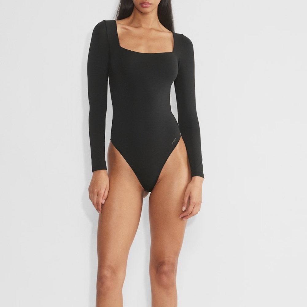 Aritzia contour square neck bodysuit